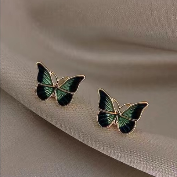 Butterflies 🦋 stud earrings new - Picture 3 of 3